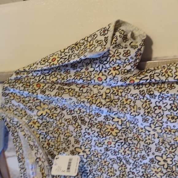 We the free crop top flowers NWT - Picture 3 of 3